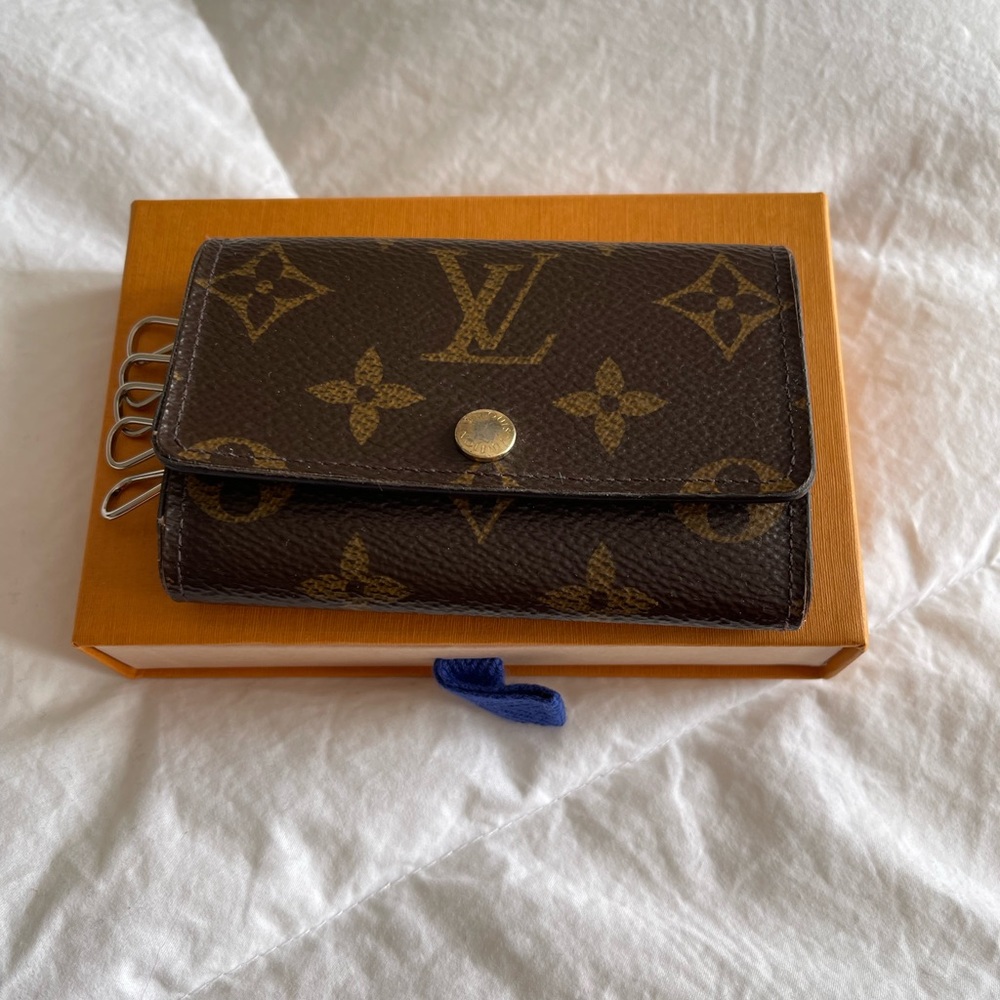 Authentic mono lv 6 ring key holder